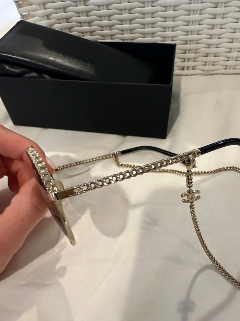 Chanel Chain sunglasses with Chain Gold Authentic - Picture 4 of 8